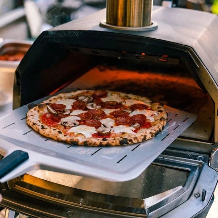 Ooni® Karu 16 Pizzaofen für verschiedene Brennstoffe